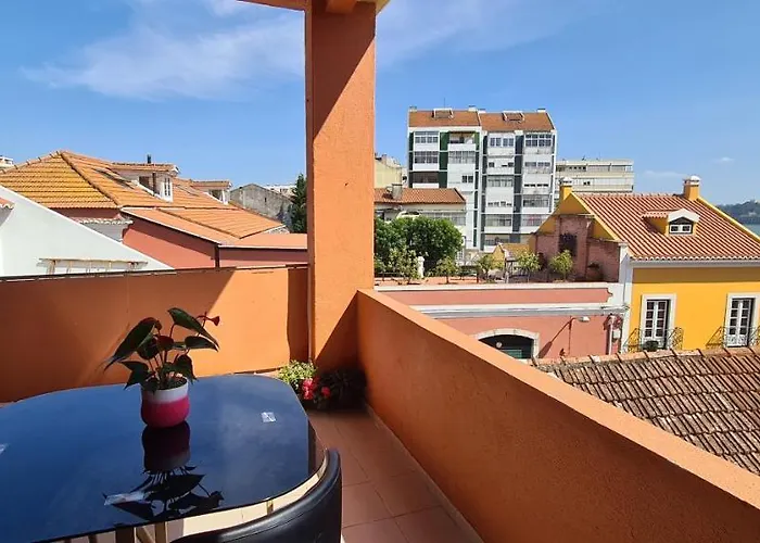 Relax In Lisbon For 4 People With Terrace And Parking